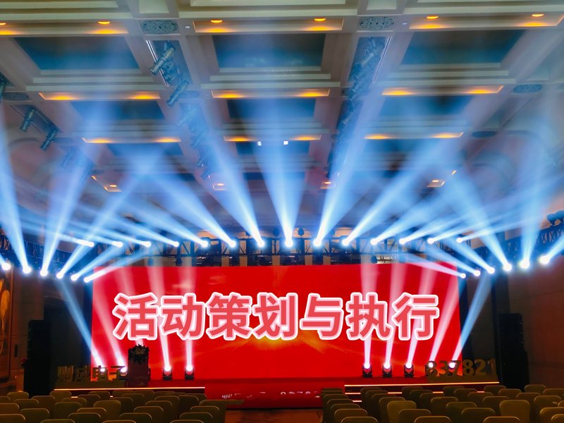 在南京，如何让一家小咖啡馆迅速成为社交媒体上的热门打卡地？这背后离不开精心的广告设计与制作。今天我们就来探讨一下，在这个竞争激烈的市场中，如何通过巧妙的设计手法和策略，实现品牌推广的最大化。